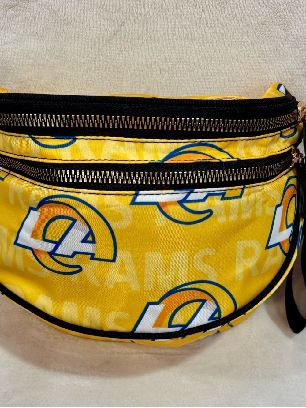 New LA Rams Crossbody Bum Bag w/ long strap size inclusive